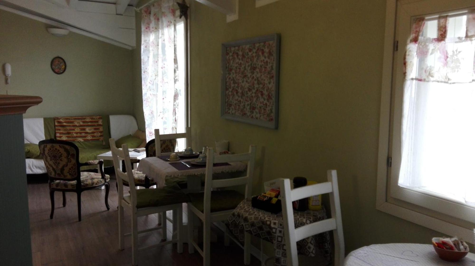 Hotel Il Cortile Friendly House Borgomanero Zewnętrze zdjęcie